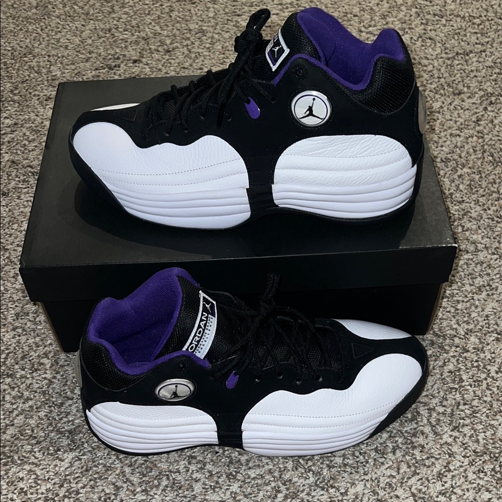 New With Box Jordan Jumpman Team 1 Leather Athletic Shoes Black White Purple